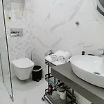 Amber Drop With A Pool 拉夫达